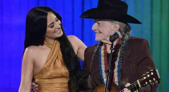 Willie Nelson 90th Birthday Hollywood Bowl Hommage à plus de 30 invités, y compris Kacey Musgraves, Neil Young, Snoop Dogg, Beck Les plus populaires doivent lire Inscrivez-vous aux newsletters Variety Plus de nos marques