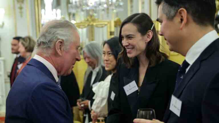 Le roi et la reine consort célèbrent les communautés asiatiques au palais de Buckingham