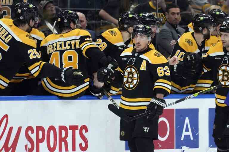 Marchand pense à Marner, puis loue le match de la star des Maple Leafs