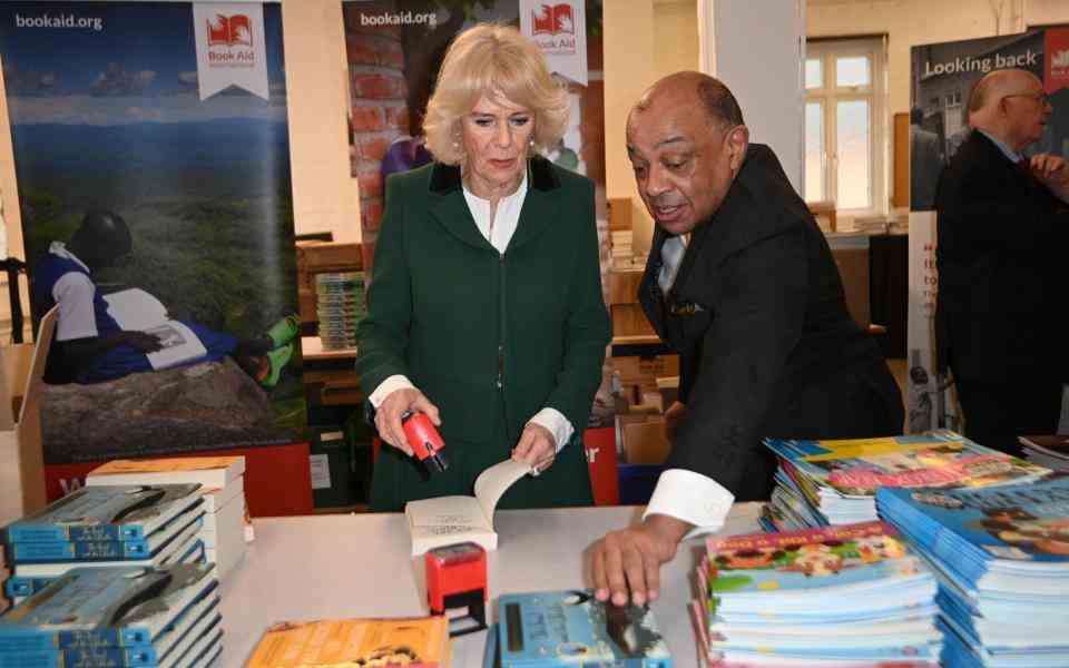 La reine consort a tamponné certains des livres - Eddie Mulholland pour The Telegraph