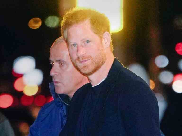 Une femme plus âgée lors de la première fois du prince Harry : « Ça n’a duré que 5 minutes »