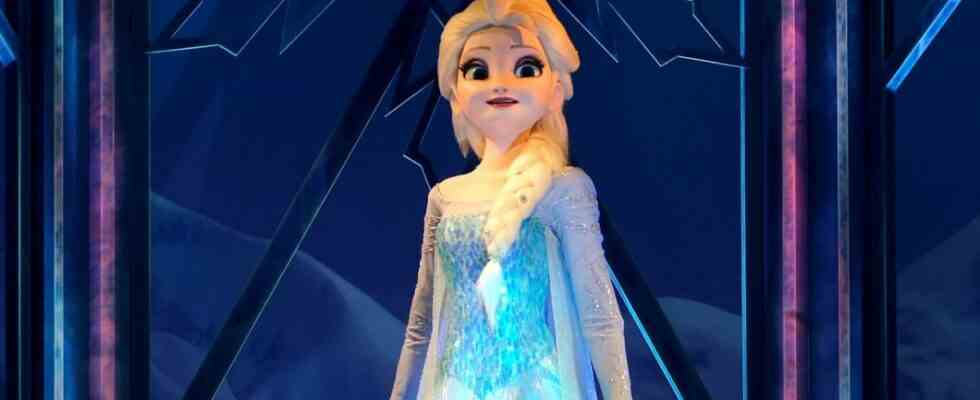 Elsa animatronic at Hong Kong Disneyland