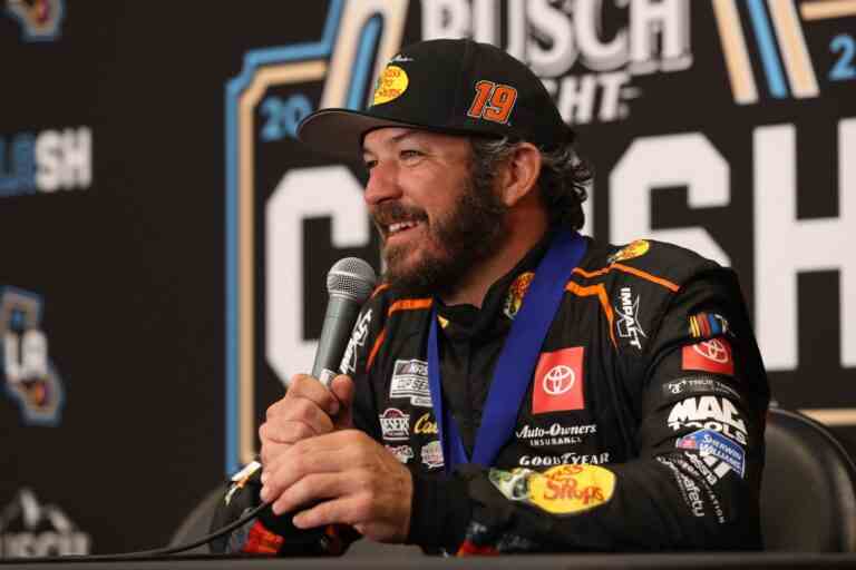 Martin Truex Jr. remporte le Clash d’ouverture de la saison de NASCAR au Coliseum