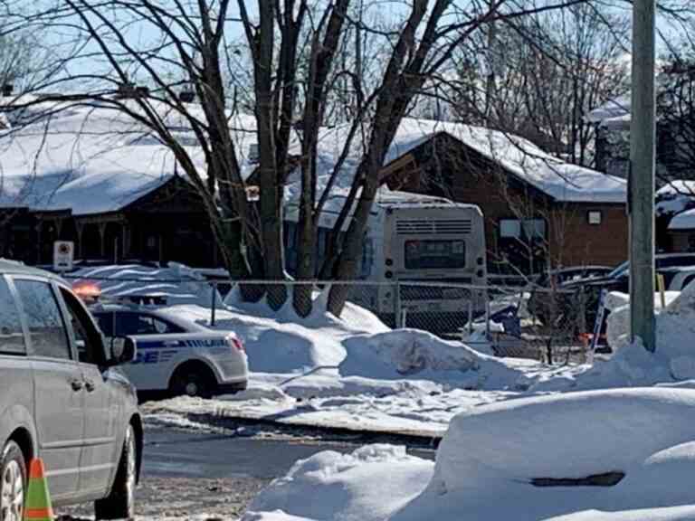 Deux enfants morts, le conducteur sera inculpé après un accident d’autobus dans une garderie de Québec