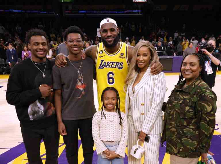 LeBron James établit un score en carrière dans la NBA lors de la défaite des Lakers contre OKC