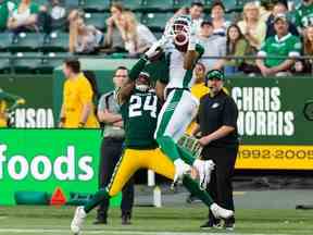 Shaq Evans (1) des Roughriders de la Saskatchewan pourrait tester les eaux des agents libres lorsque la période s'ouvrira mardi.