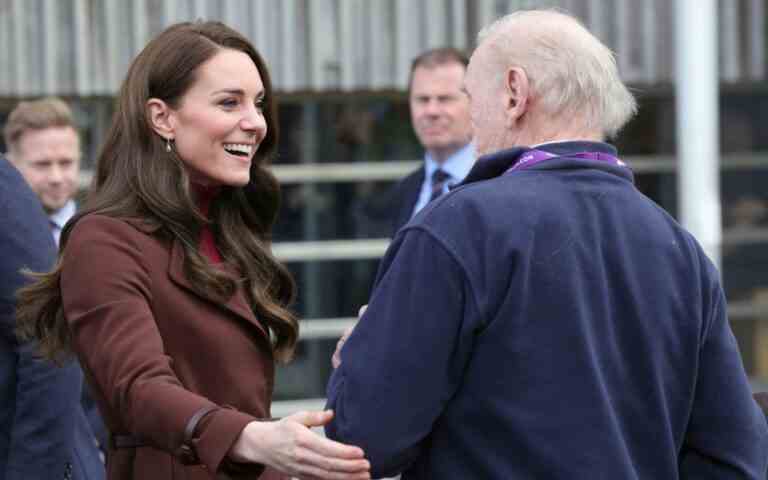 La princesse de Galles embrasse l’ancien professeur d’histoire lors de sa visite à Cornwall