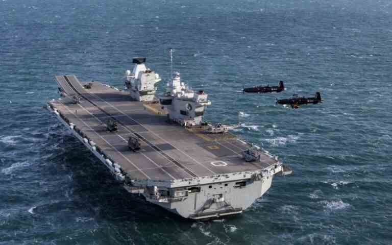 Le HMS Queen Elizabeth chasse un sous-marin espion chinois