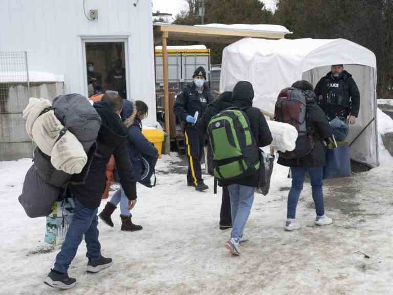 Demandeurs d’asile utilisant un système bien organisé pour entrer irrégulièrement au Canada