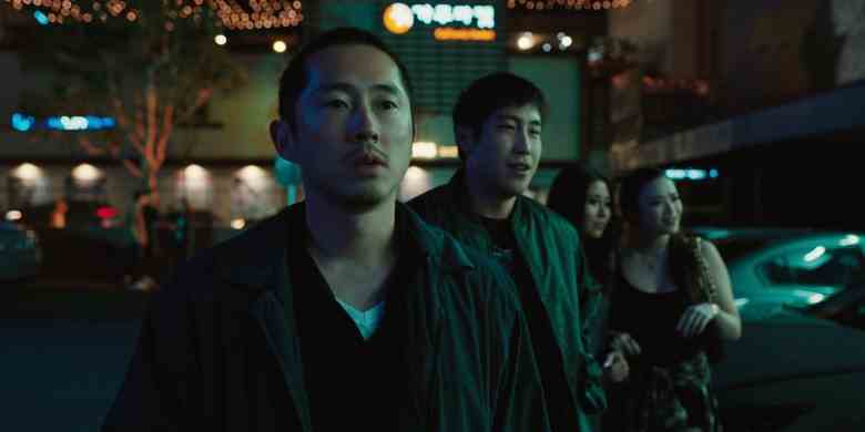 Bœuf.  (L à R) Steven Yeun comme Danny, Young Mazino comme Paul dans l'épisode 102 de Beef.  Cr.  Avec l'aimable autorisation de Netflix © 2023