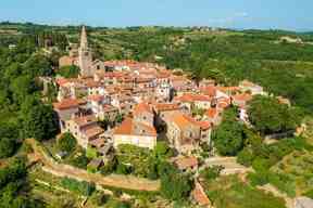 Vue aérienne de Groznjan, une ville d'Istrie prise au piège dans le temps.  GETTY IMAGES