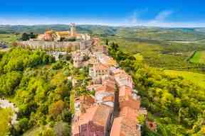 Motovun est la plus connue et la plus touristique des villes des collines d'Istrie.  GETTY IMAGES