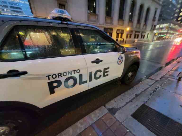 Un policier de Toronto accusé d’homicide involontaire coupable et de voies de fait graves dans la mort d’un adolescent