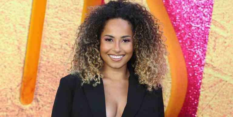 La star de Love Island, Amber Gill, semble confirmer sa relation avec la footballeuse Jen Beattie

