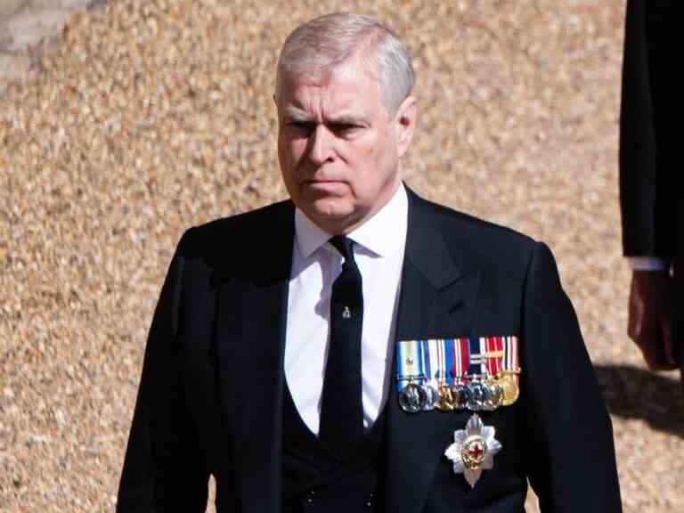 Le prince Andrew prévoit de suivre le plan d’affaires de Harry et Meghan