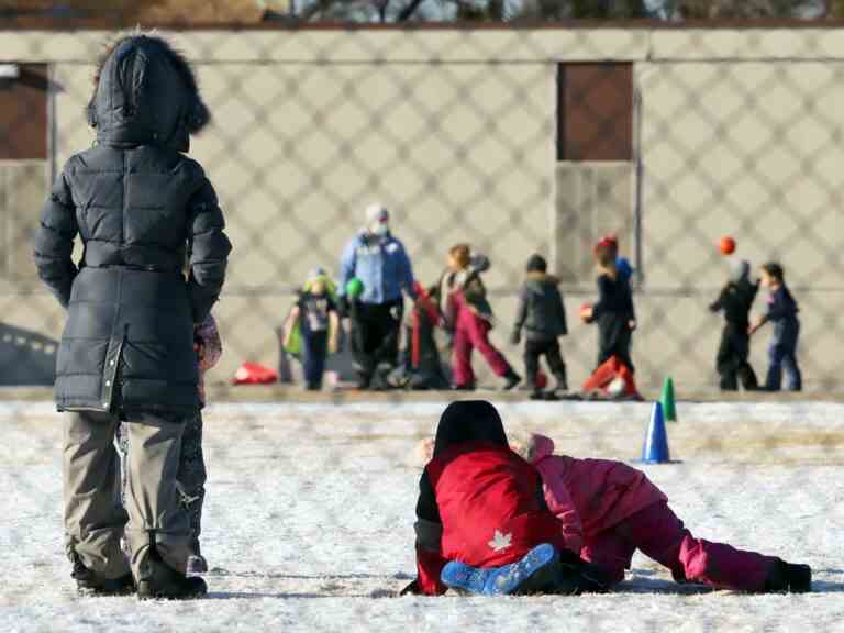 Les avantages de la COVID ont considérablement réduit la pauvreté des enfants au Canada, mais un rapport met en garde contre un « retour en arrière »