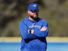 Le skipper des Blue Jays à la rescousse du client du restaurant qui s'étouffe