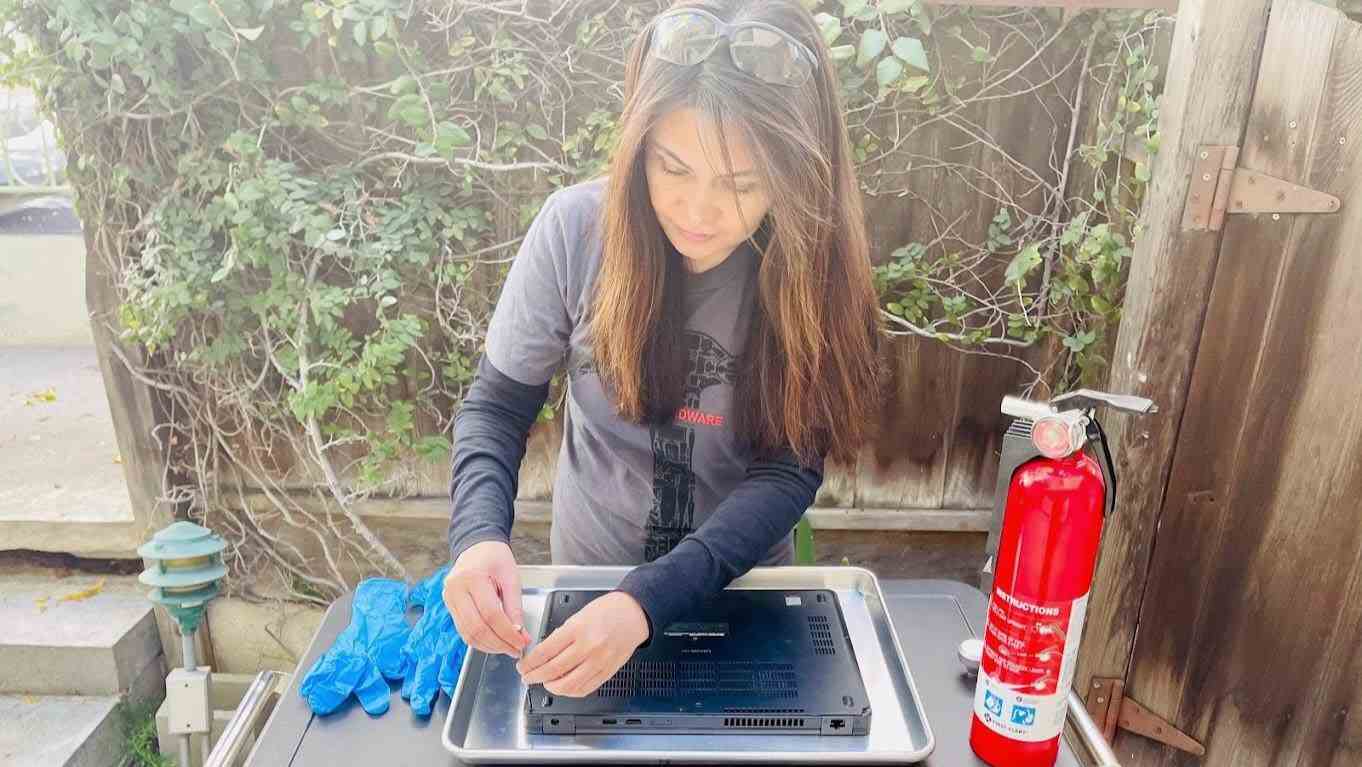 Comment retirer en toute sécurité une batterie gonflée de votre ordinateur portable