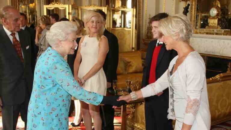 Dame Helen Mirren se souvient de la reine comme de la « vedette nationale » à Baftas