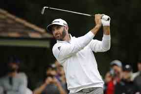 Dustin Johnson, des États-Unis, joue son coup du 16e tee lors de la première ronde de l'Omnium canadien RBC au Hamilton Golf and Country Club le 6 juin 2019 à Hamilton.