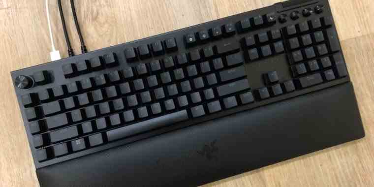 Revue Razer BlackWidow V4 Pro : Plus qu’assez de boutons, trop de logiciels