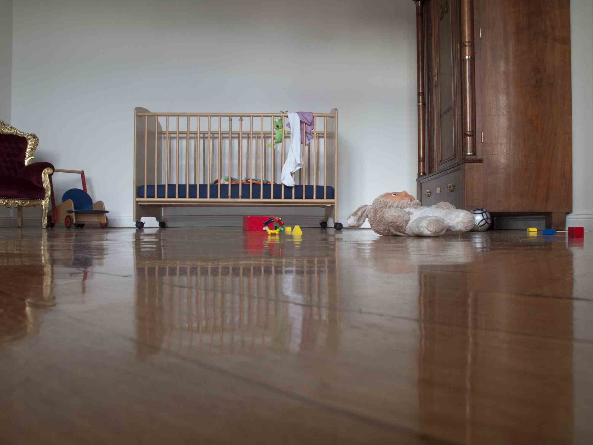 une chambre d'enfant dans un style classique