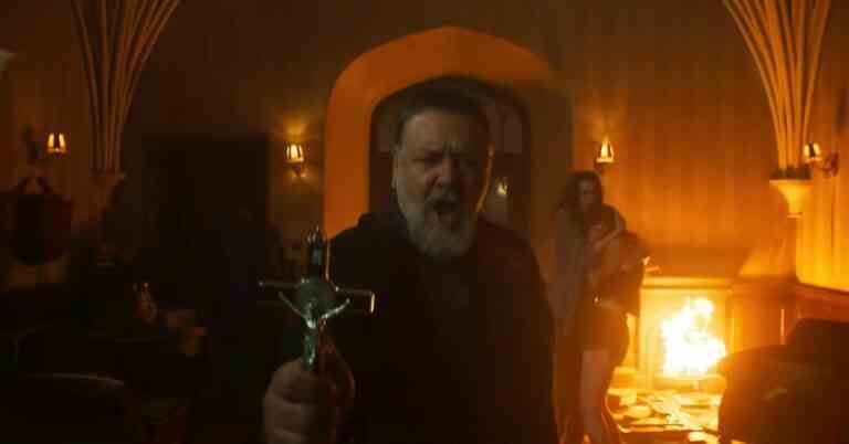 Russell Crowe hurle sur les démons dans la bande-annonce de The Pope's Exorcist
