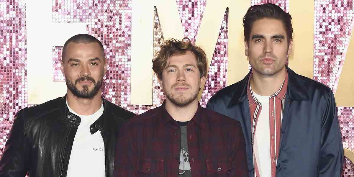 Le gagnant de Masked Singer, Charlie Simpson, taquine la réunion de Busted pour le 20e anniversaire

