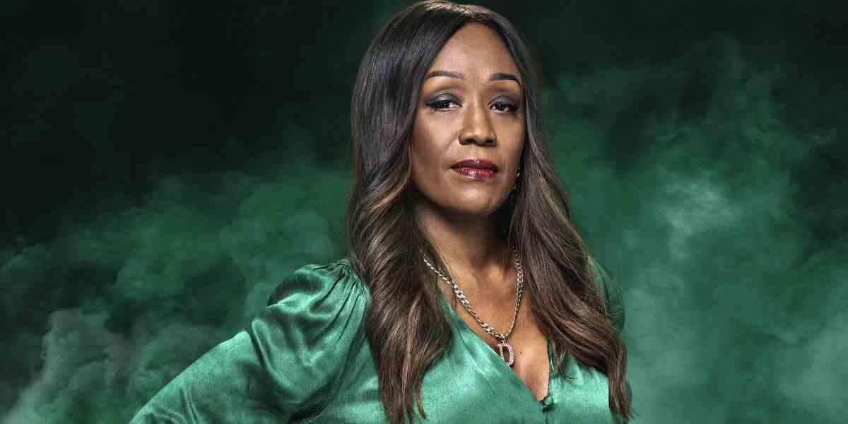 La star d'EastEnders, Diane Parish, partage sa théorie sur la tournure flashforward

