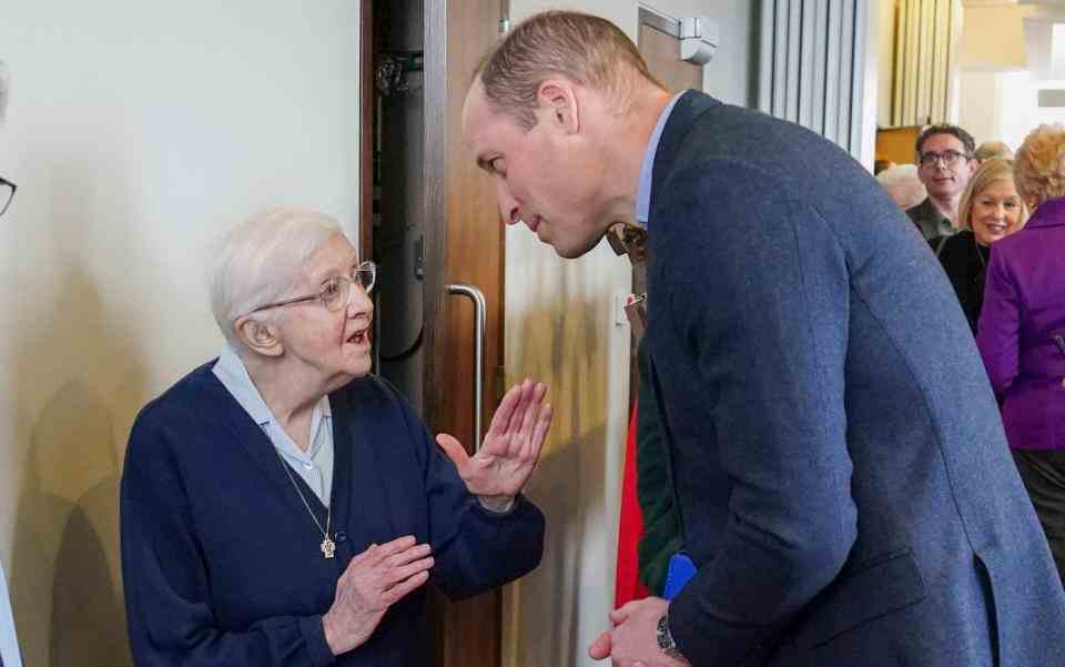 Le prince de Galles rencontre sa sœur Joan, une religieuse des Filles de la Charité de Saint Vincent de Paul, qui se souvenait d'avoir rencontré William à l'âge de trois ans - Arthur Edwards/The Sun