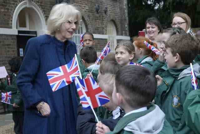 Visite de la reine consort à Brentford