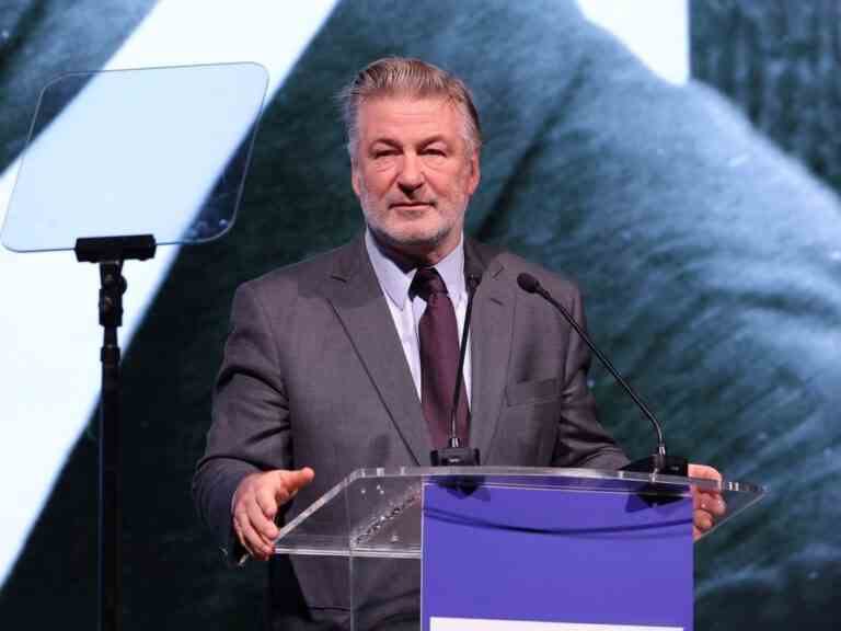 Les parents du directeur de la photographie décédé poursuivent Alec Baldwin pour le tournage de « Rust »