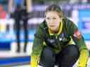 Krista McCarville de l'équipe du Nord de l'Ontario pendant le jeu au Tournoi des Cœurs Scotties 2023.