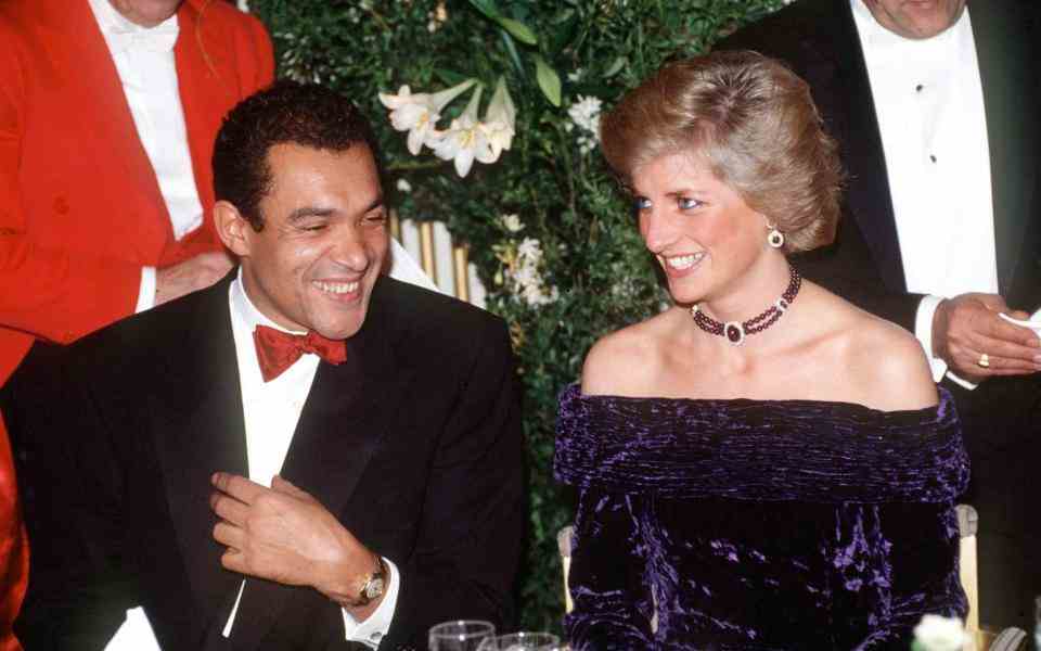 Bruce Oldfield avec Diana, princesse de Galles - Tim Graham/Getty Images