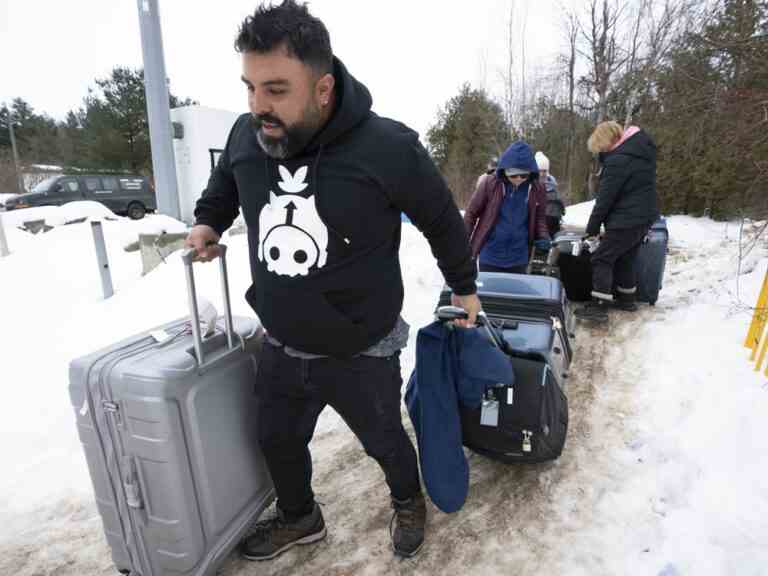 L’augmentation du nombre de demandeurs d’asile entrant au Canada depuis les États-Unis redevient un point d’éclair