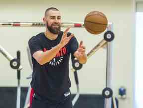 Toronto Raptors Jonas Valanciunas lors d'un entraînement au BioSteel Centre à Toronto, en Ontario.  le lundi 30 avril 2018. Ernest Doroszuk/Toronto Sun/Postmedia Network