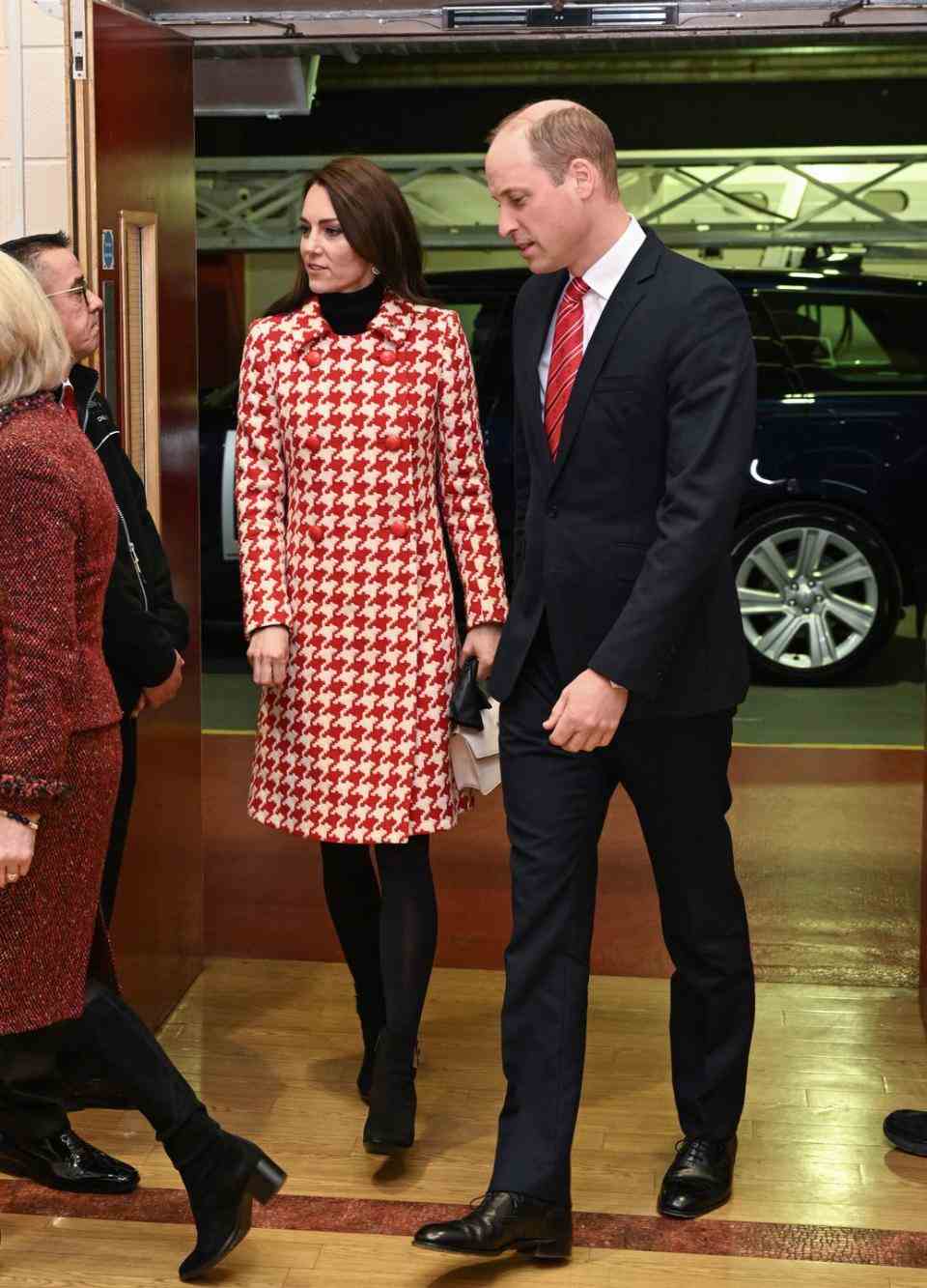 cardiff, pays de galles 25 février le prince et la princesse de galles assistent au match des six nations pays de galles contre angleterre au stade de la principauté le 25 février 2023 à cardiff, pays de galles photo de matthew horwoodgetty images