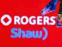 Des câbles Ethernet sont visibles devant les logos de Rogers et de Shaw Communications.