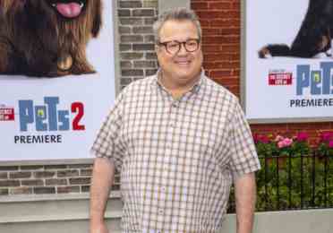  Les Pères Noël : Saison 2 ;  Eric Stonestreet (Modern Family) rejoint la série Disney+ en tant que Mad Santa
