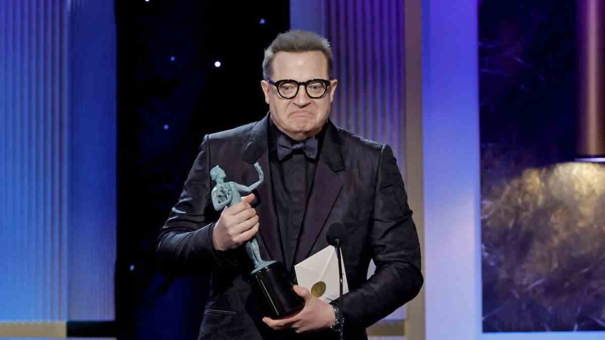 Brendan Fraser accepting his SAG Award