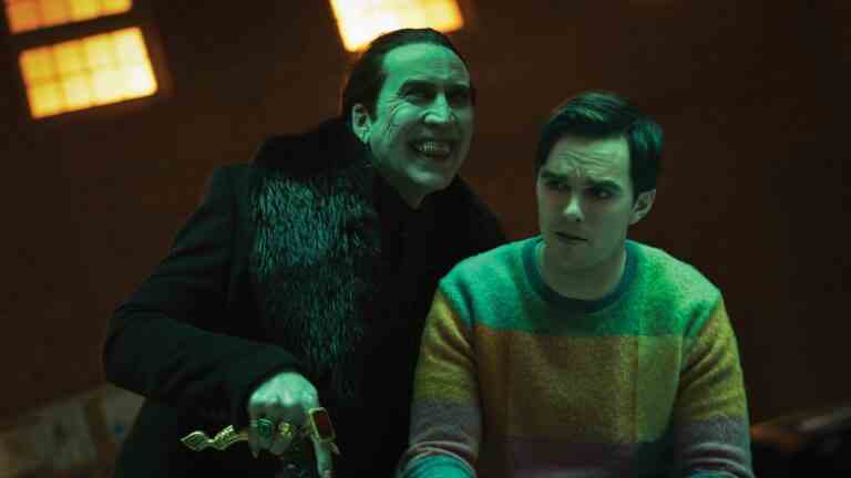 Nicolas Cage et Nicholas Hoult sur « en faire trop » en tant que Dracula et Renfield