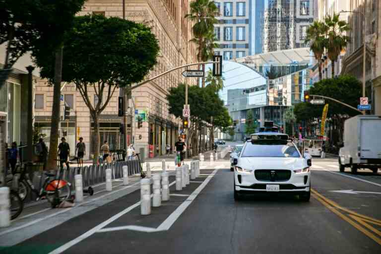 Waymo va tester des trajets sans conducteur avec des employés à Los Angeles