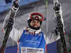 « TELLEMENT HEUREUX » : le Canadien Mikael Kingsbury défend son titre mondial en bosses en parallèle