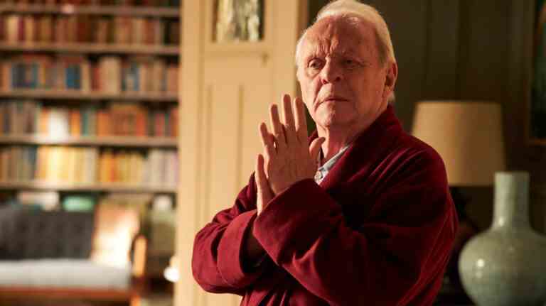 Anthony Hopkins et Glen Powell joueront dans un thriller produit par Sam Raimi, verrouillé
