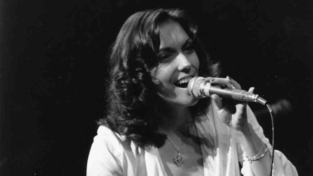 Bande-annonce « Karen Carpenter : Starving for Perfection » : un nouveau document explore les luttes contre les troubles alimentaires de l'icône de la pop (EXCLUSIF)
	
	
