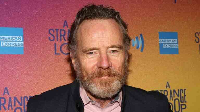 Bryan Cranston réitère sa position sur l'enseignement de la théorie critique de la race après un débat avec Bill Maher : "Je pense que c'est impératif"
