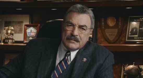 Frank behind office desk in Blue Bloods