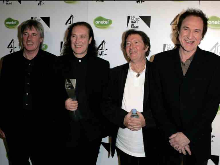 Dave Davies des Kinks fait rage contre Elon Musk après que Twitter a signalé les tweets du groupe