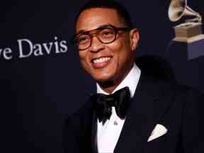 Le journaliste de télévision américain Don Lemon arrive pour le gala pré-Grammy de la Recording Academy et de Clive Davis à l'hôtel Beverly Hilton de Beverly Hills, en Californie, le 4 février 2023.