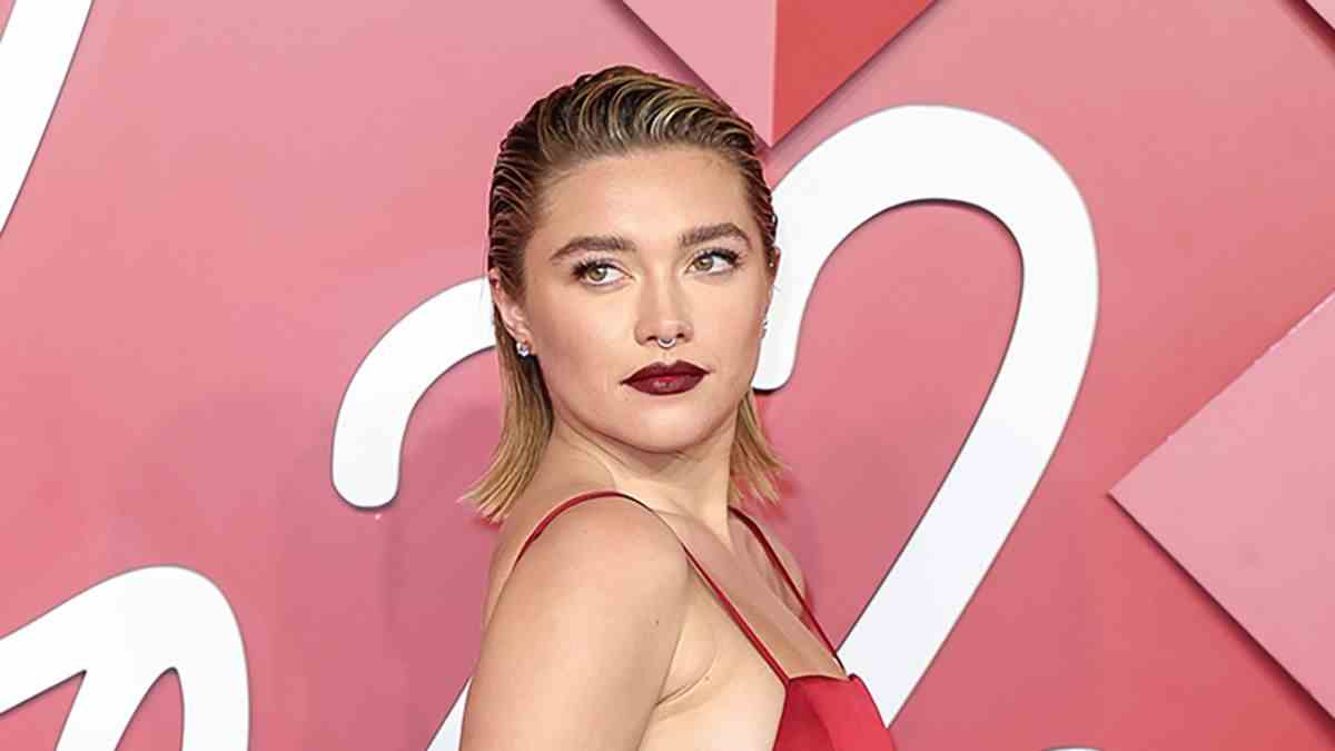 Florence Pugh explique pourquoi travailler avec Zendaya et Timothée Chalamet sur Dune 2 a été particulièrement «remarquable», et elle fait valoir un bon point
